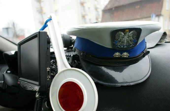 {W ciągu jednego dnia olsztyńska policja odebrała prawa jazdy 4 kierowcom.}